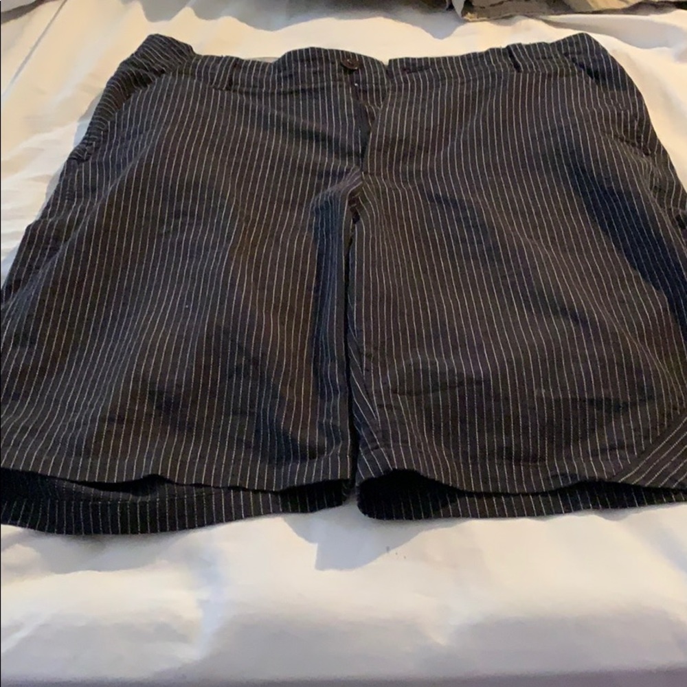 Men’s 32 Ezekiel shorts.